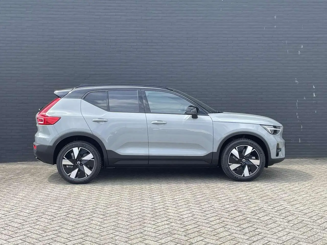 Photo 1 : Volvo Xc40 2024 Électrique