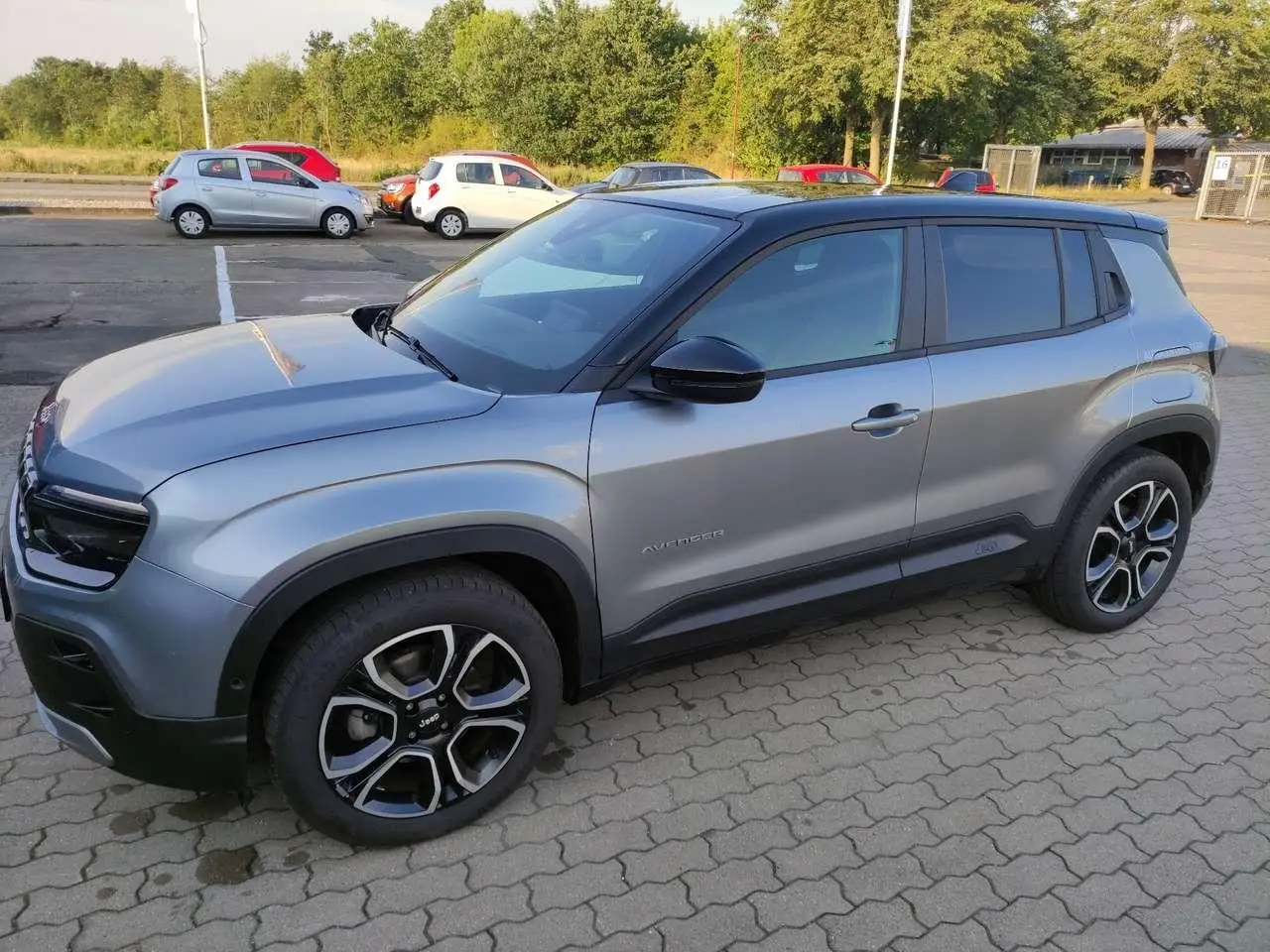 Photo 1 : Jeep Avenger 2023 Électrique