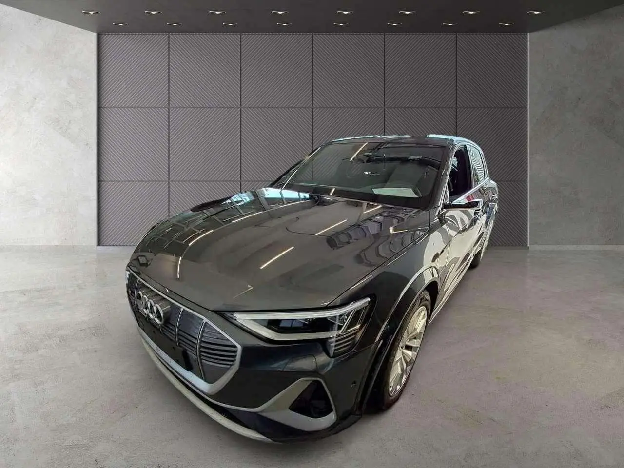 Photo 1 : Audi E-tron 2022 Électrique