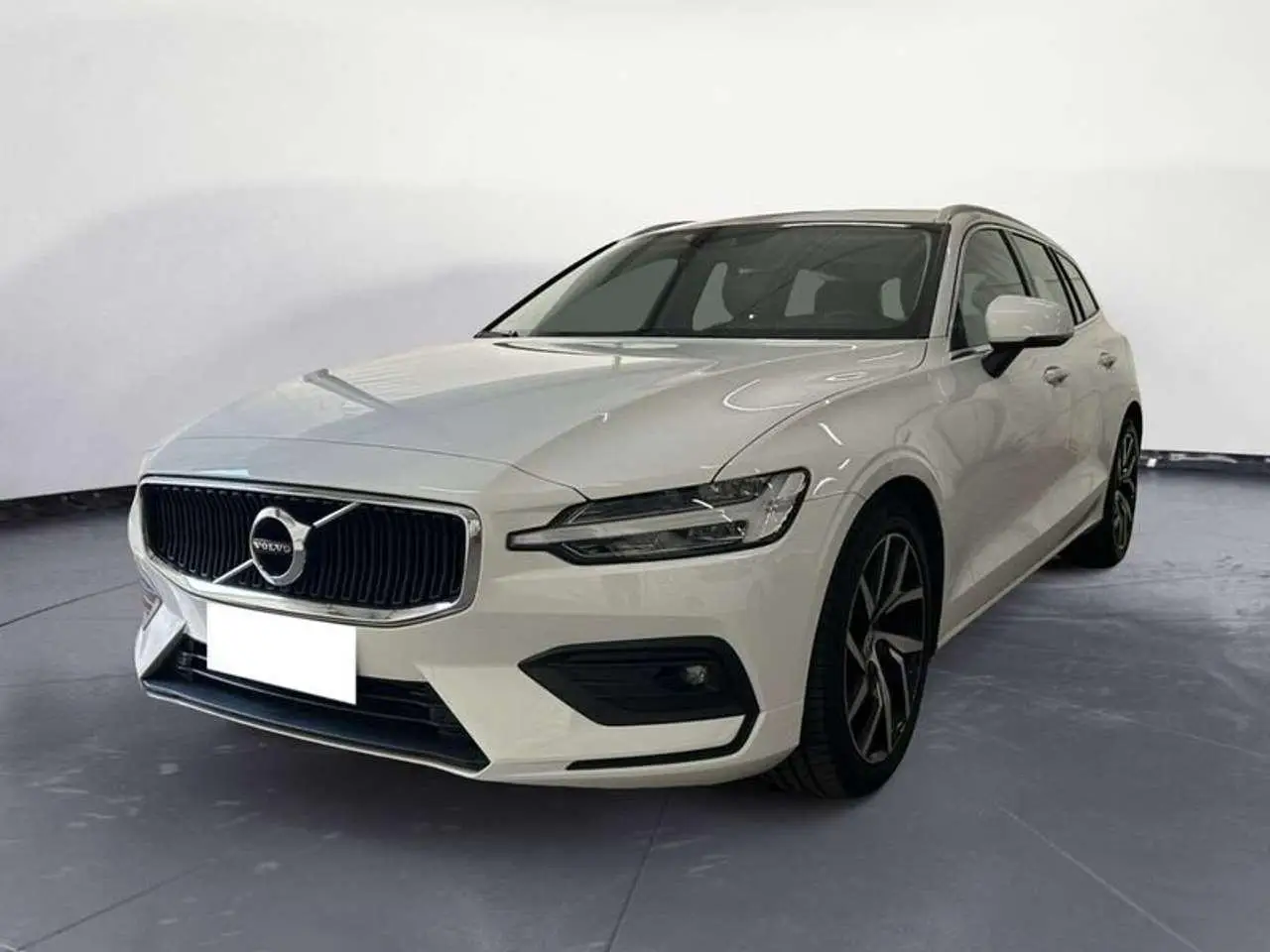 Photo 1 : Volvo V60 2019 Petrol