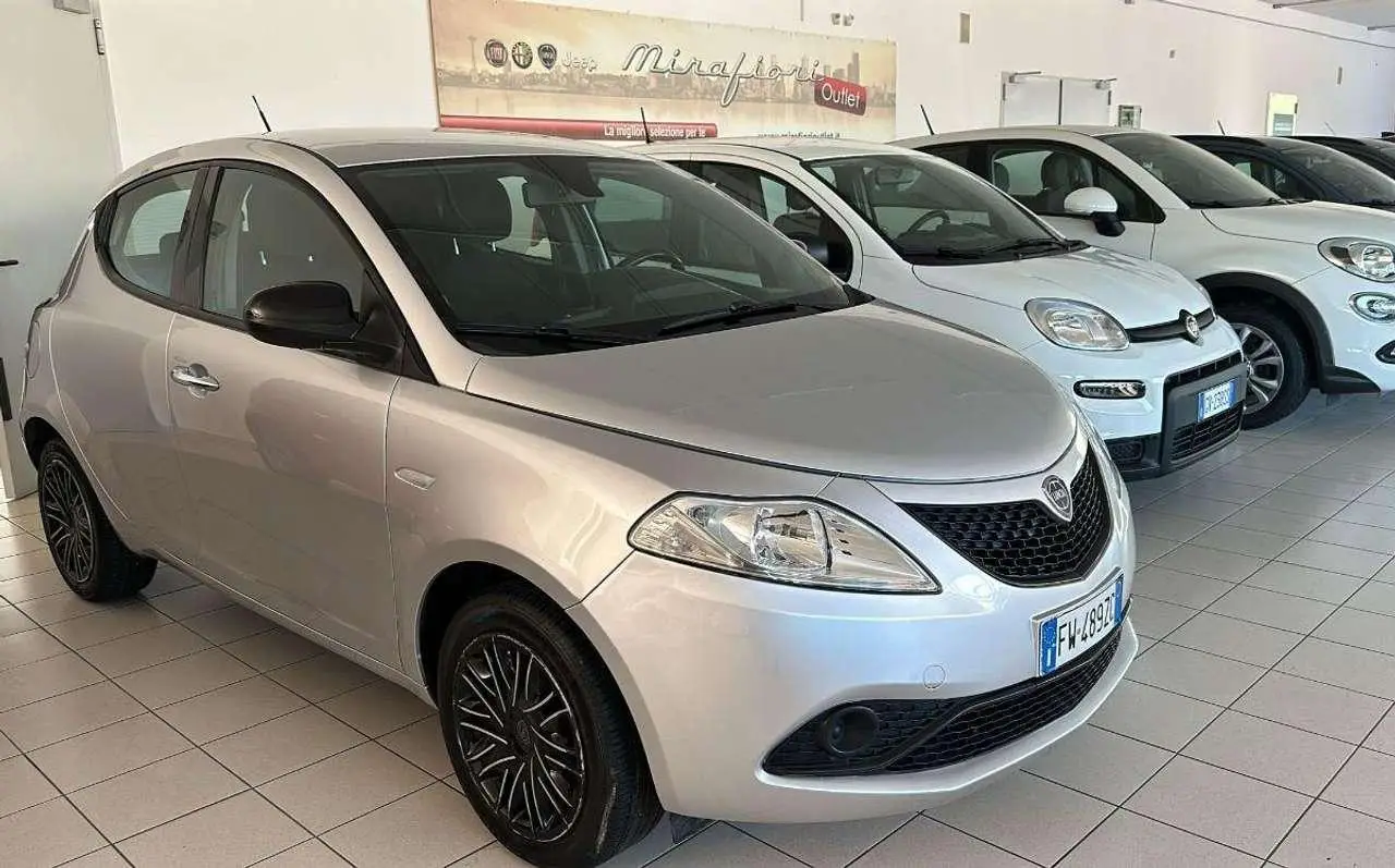 Photo 1 : Lancia Ypsilon 2019 Petrol