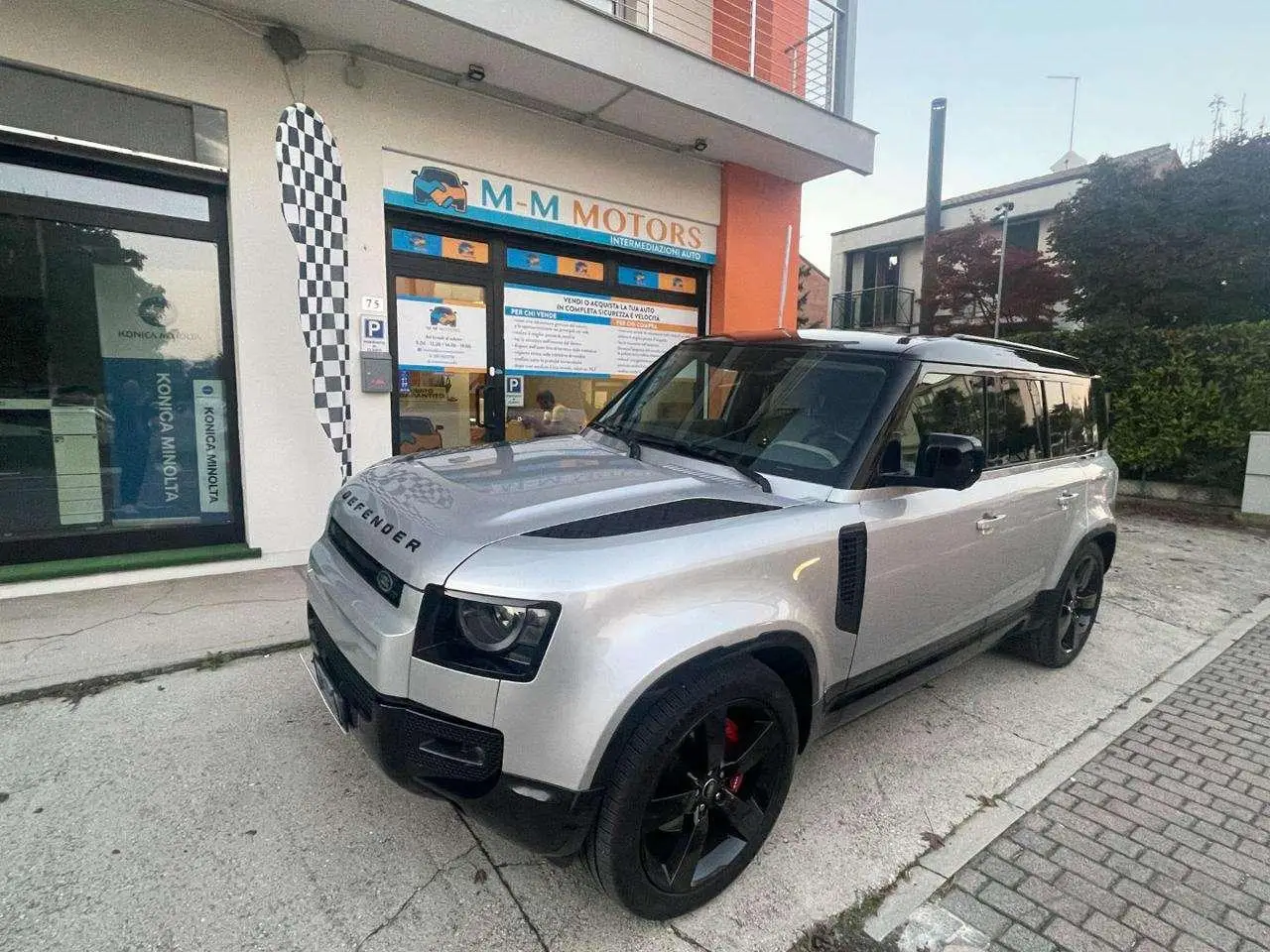 Photo 1 : Land Rover Defender 2020 Hybride