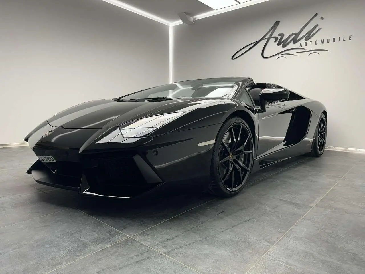 Photo 1 : Lamborghini Aventador 2015 Petrol