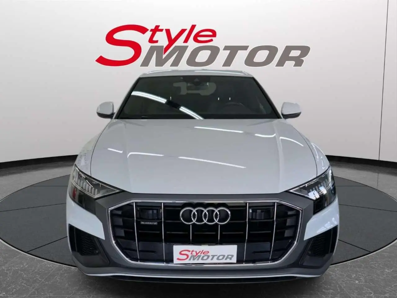 Photo 1 : Audi Q8 2020 Hybride