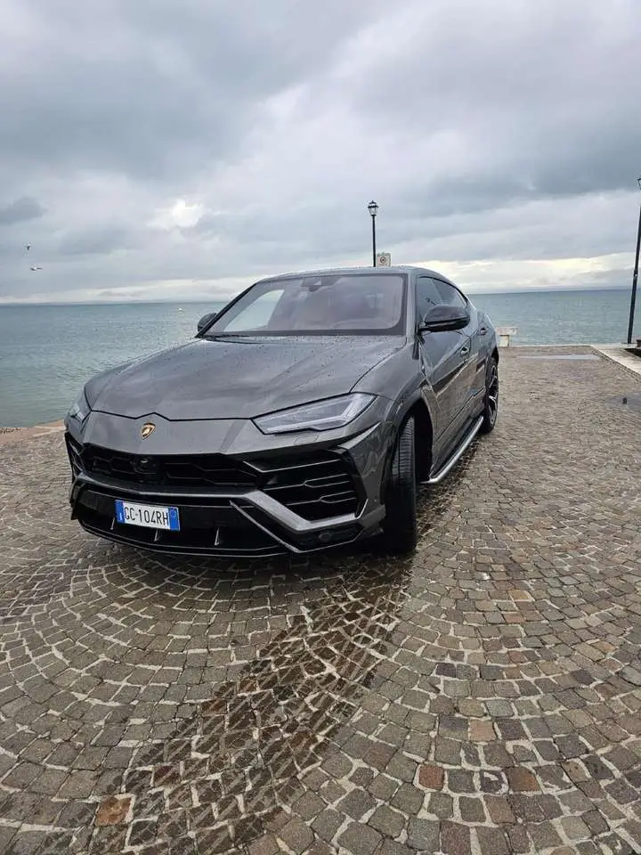 Photo 1 : Lamborghini Urus 2020 Essence