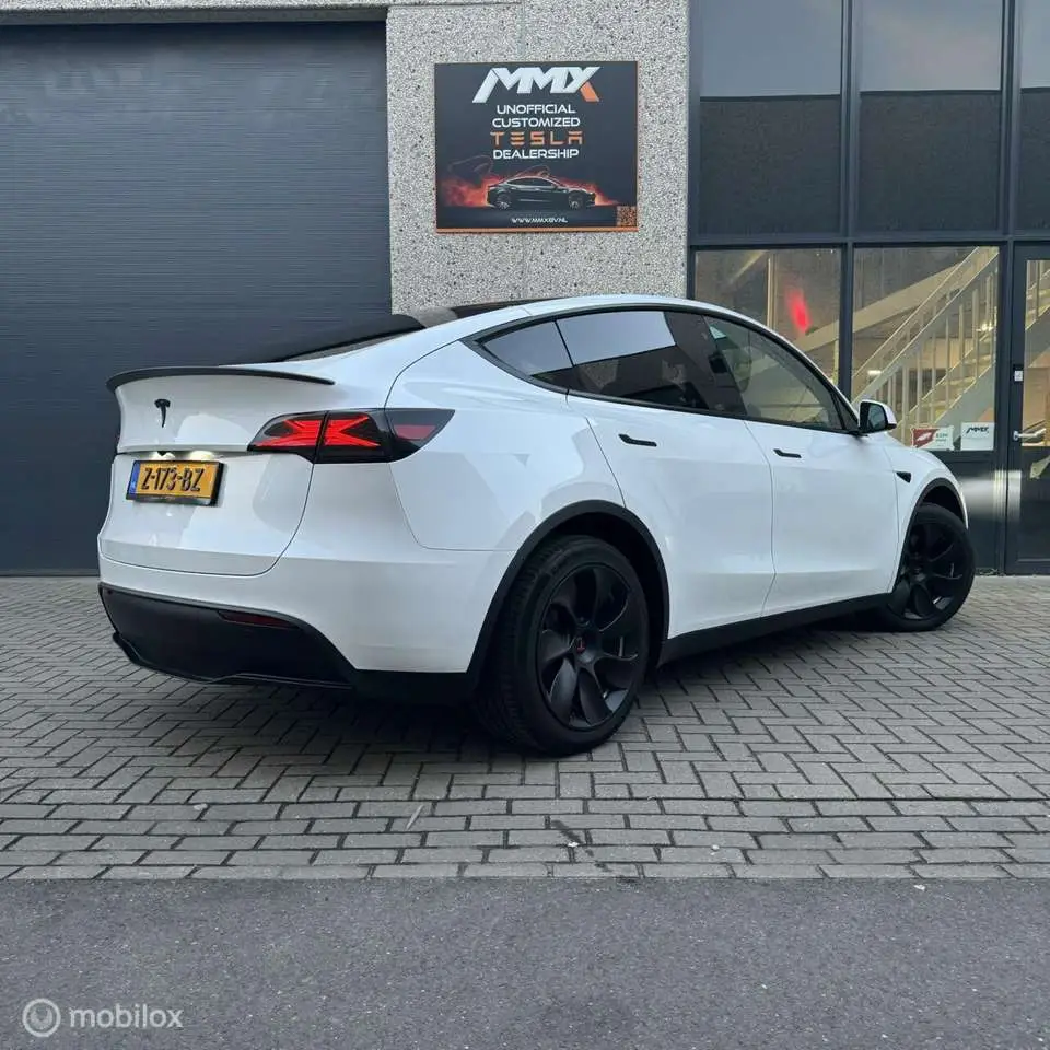 Photo 1 : Tesla Model Y 2023 Électrique