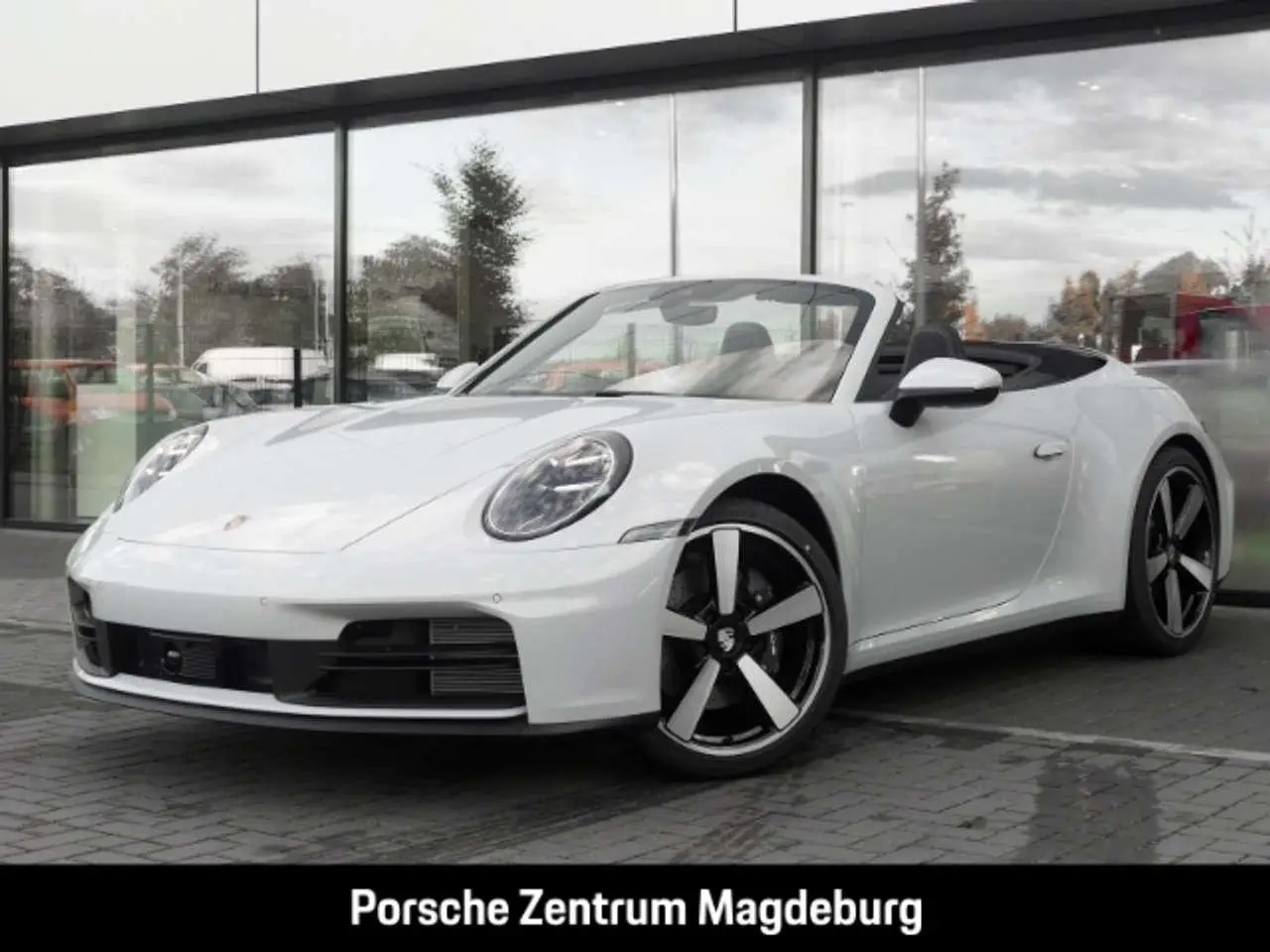 Photo 1 : Porsche 992 2024 Essence