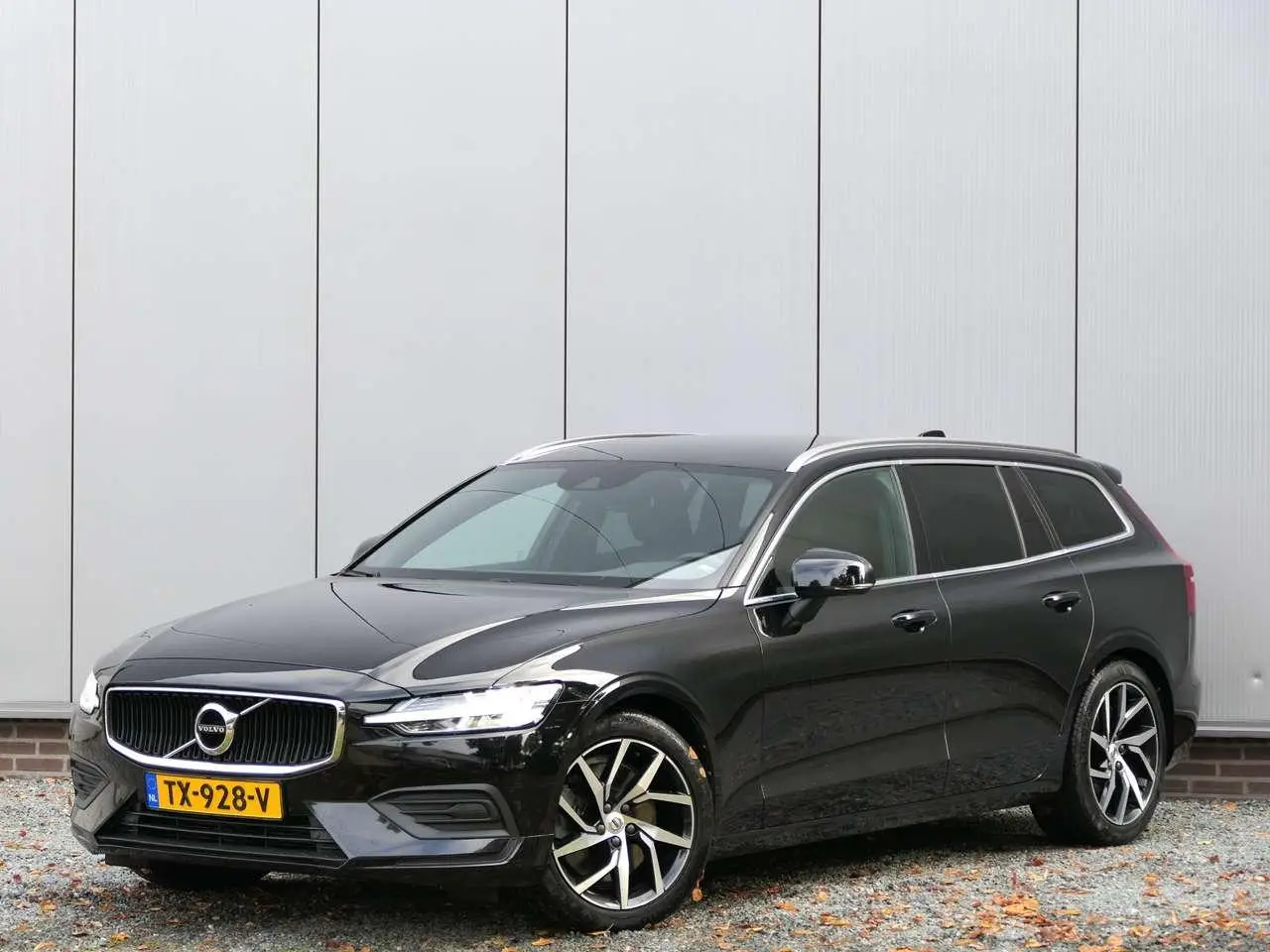 Photo 1 : Volvo V60 2018 Petrol