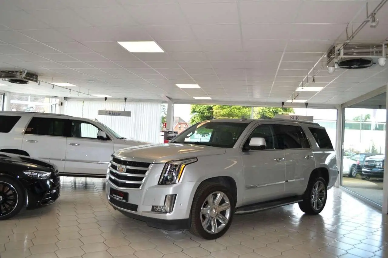 Photo 1 : Cadillac Escalade 2020 Essence