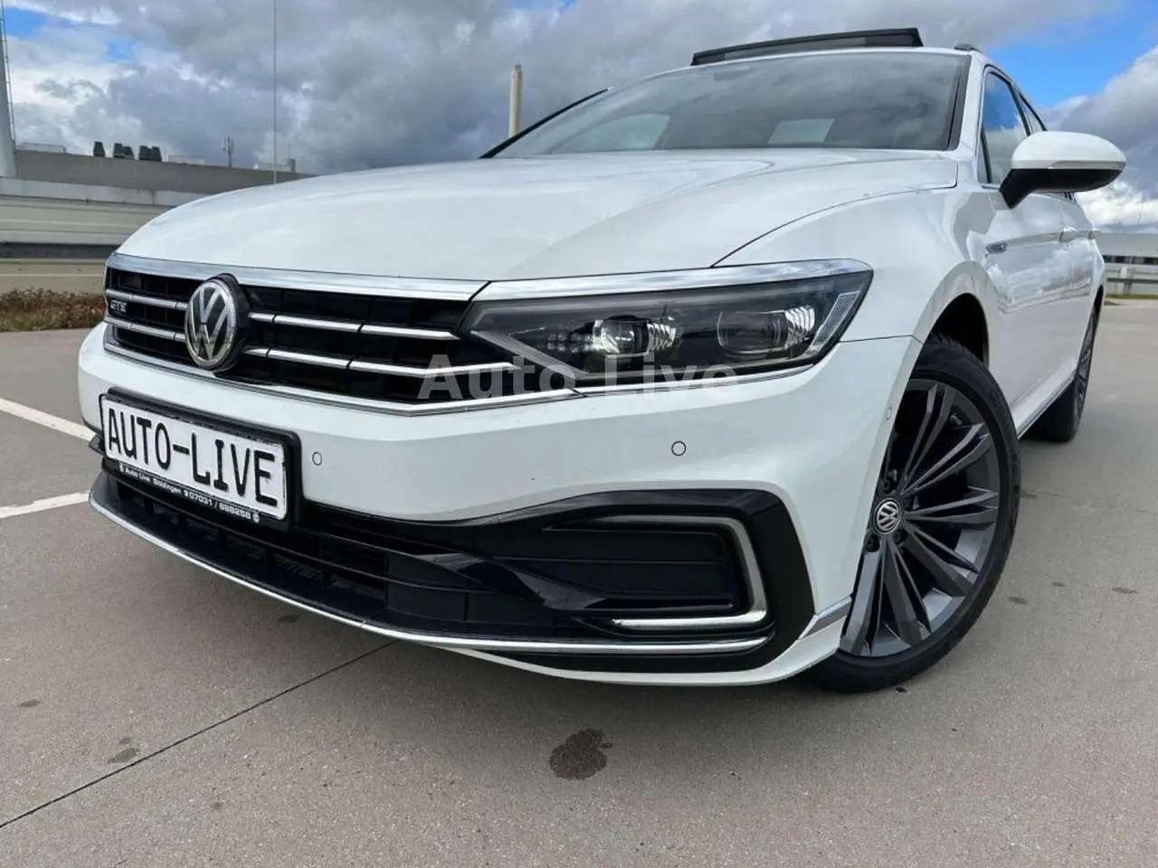 Photo 1 : Volkswagen Passat 2020 Petrol