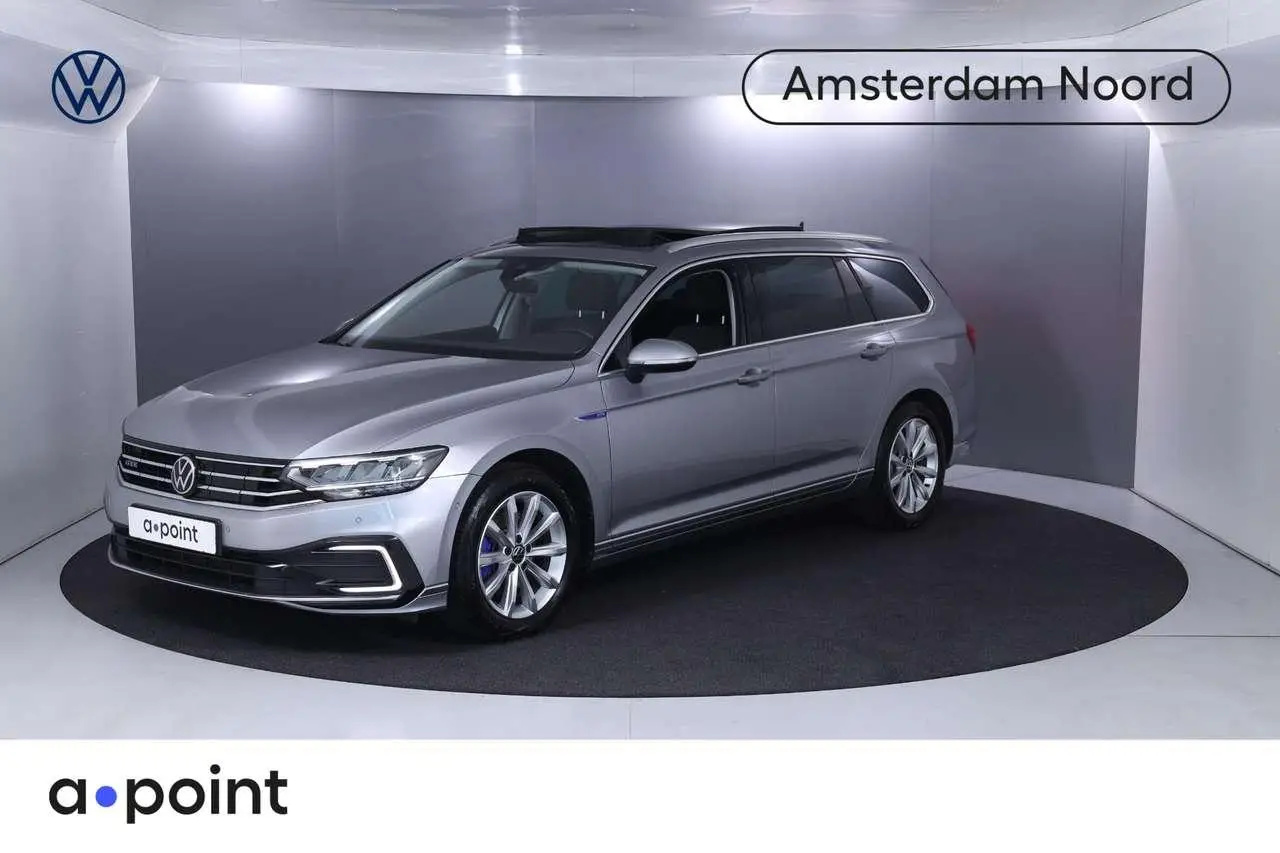 Photo 1 : Volkswagen Passat 2021 Hybrid