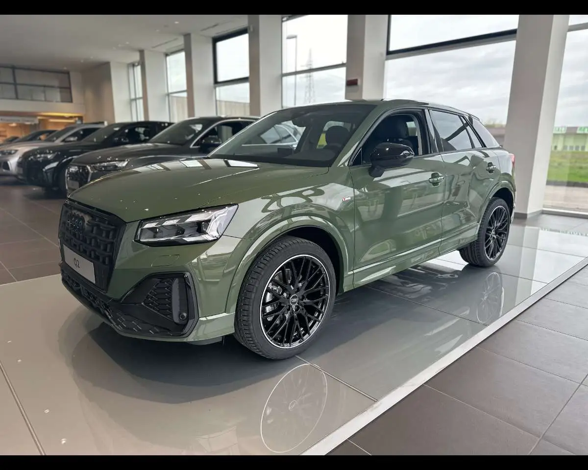 Photo 1 : Audi Q2 2024 Petrol