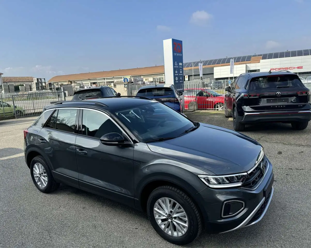 Photo 1 : Volkswagen T-roc 2024 Essence