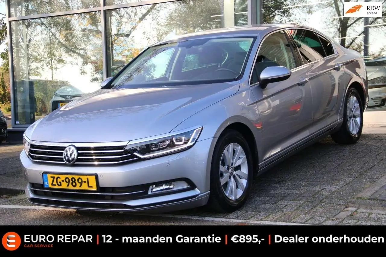 Photo 1 : Volkswagen Passat 2019 Essence