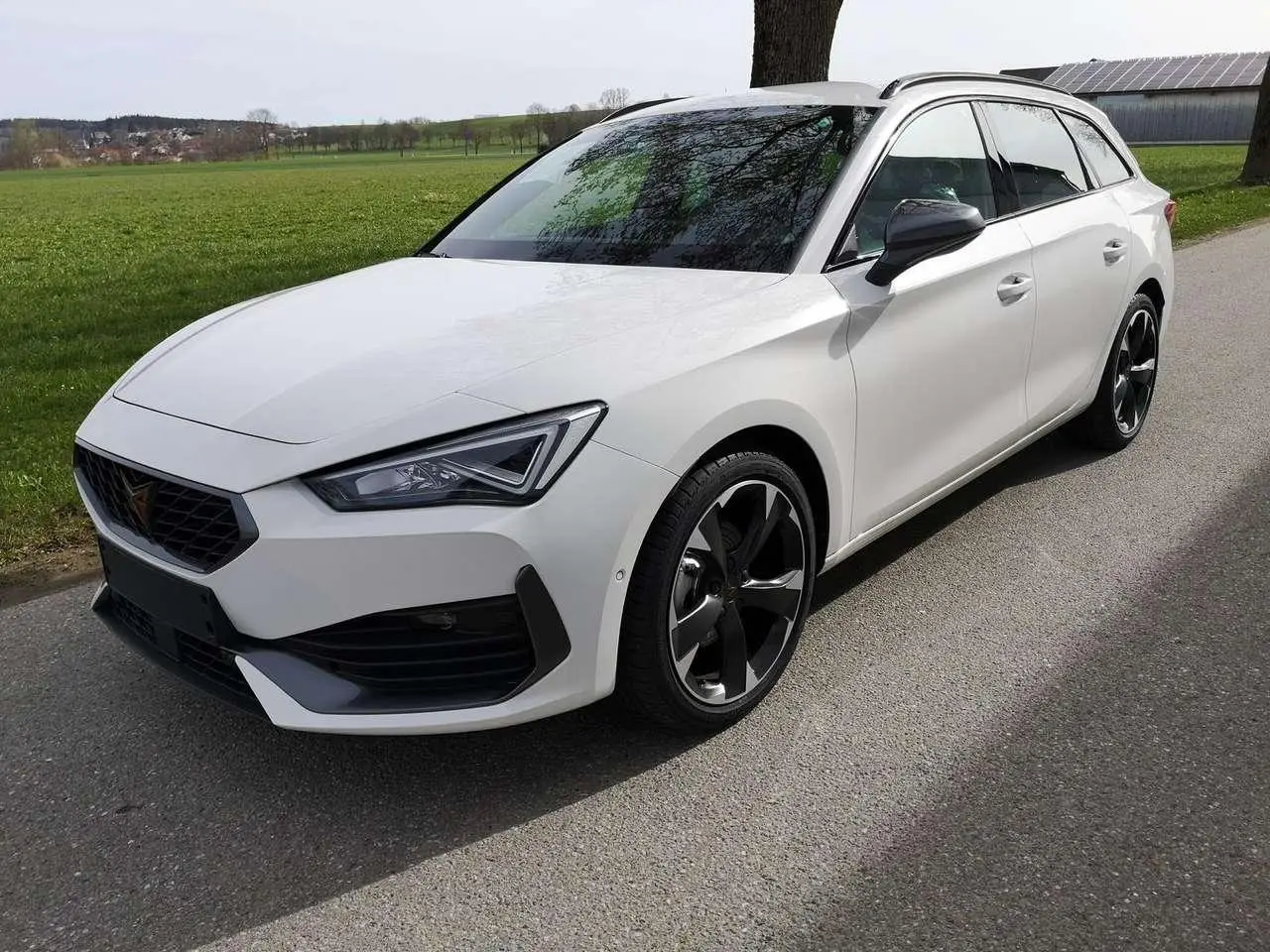 Photo 1 : Cupra Leon 2024 Essence