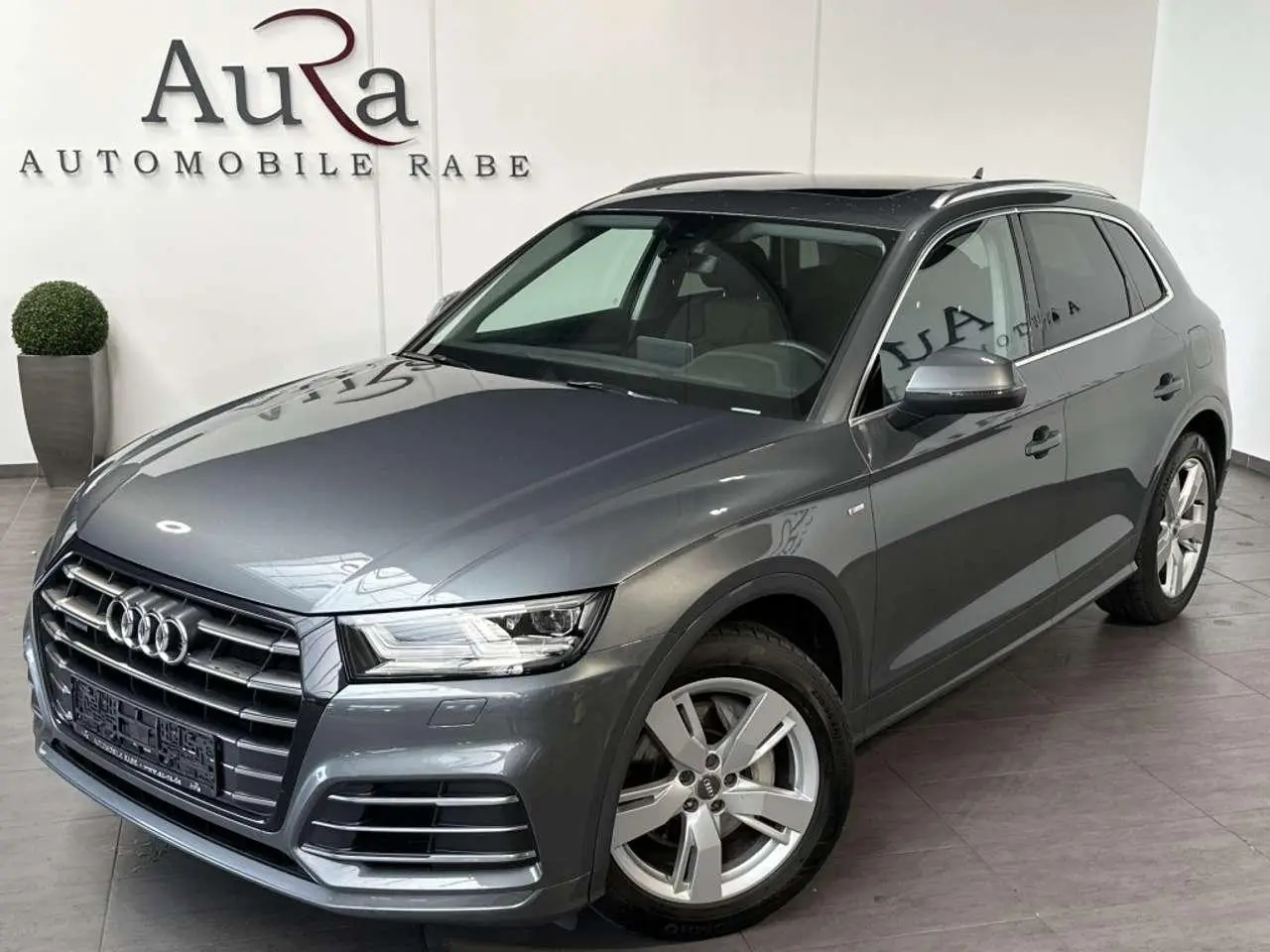 Photo 1 : Audi Q5 2020 Hybride