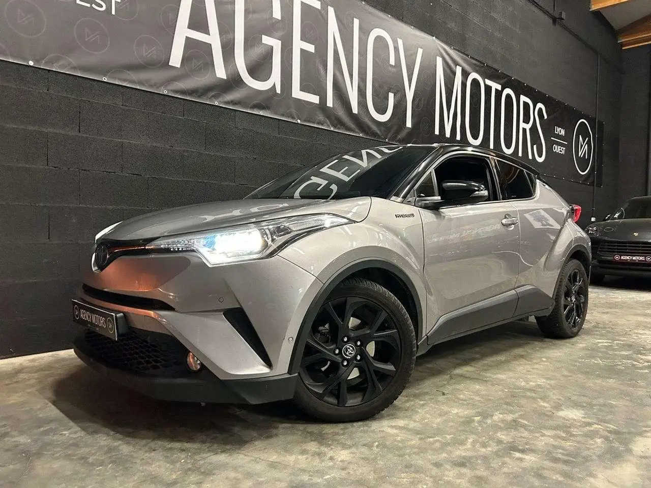 Photo 1 : Toyota C-hr 2019 Hybrid