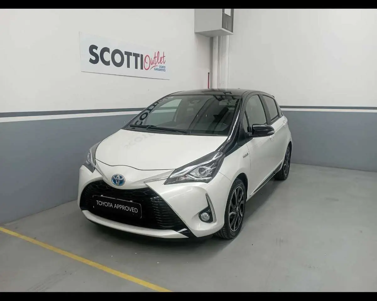 Photo 1 : Toyota Yaris 2018 Hybrid