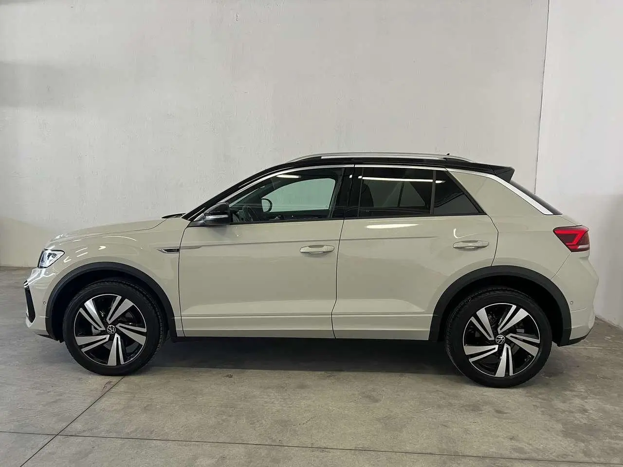 Photo 1 : Volkswagen T-roc 2023 Petrol