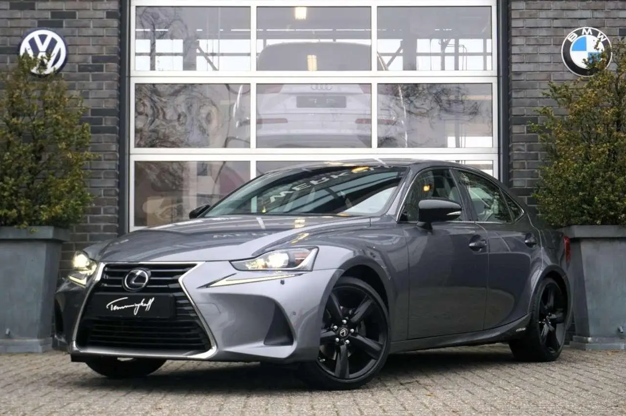 Photo 1 : Lexus Is 2018 Hybrid