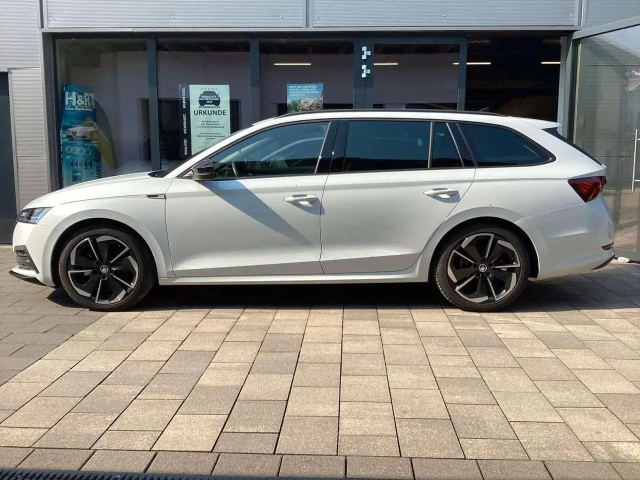 Photo 1 : Skoda Octavia 2024 Petrol