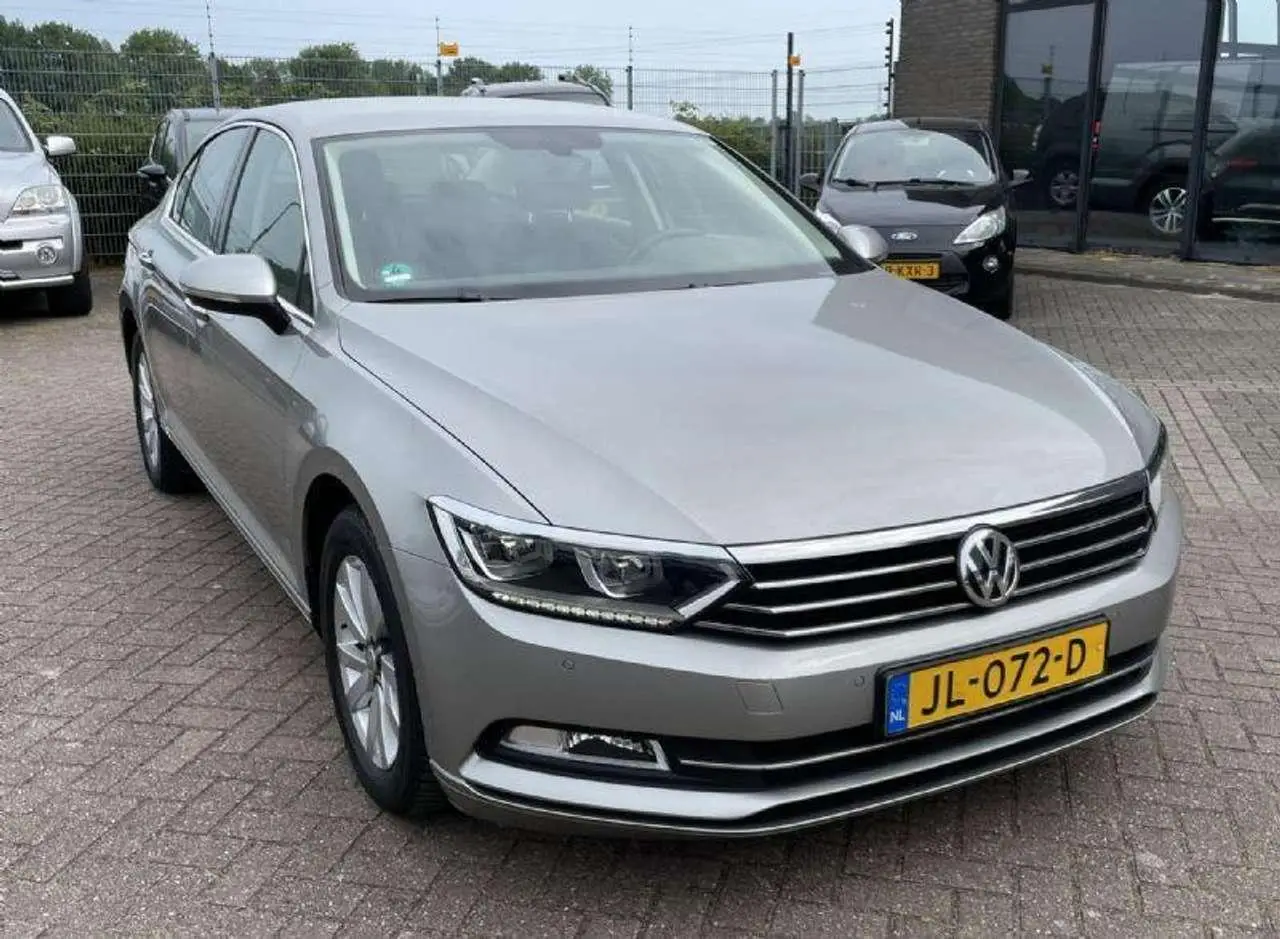 Photo 1 : Volkswagen Passat 2016 Diesel