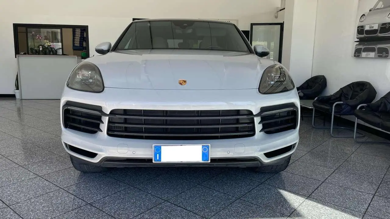 Photo 1 : Porsche Cayenne 2022 Petrol