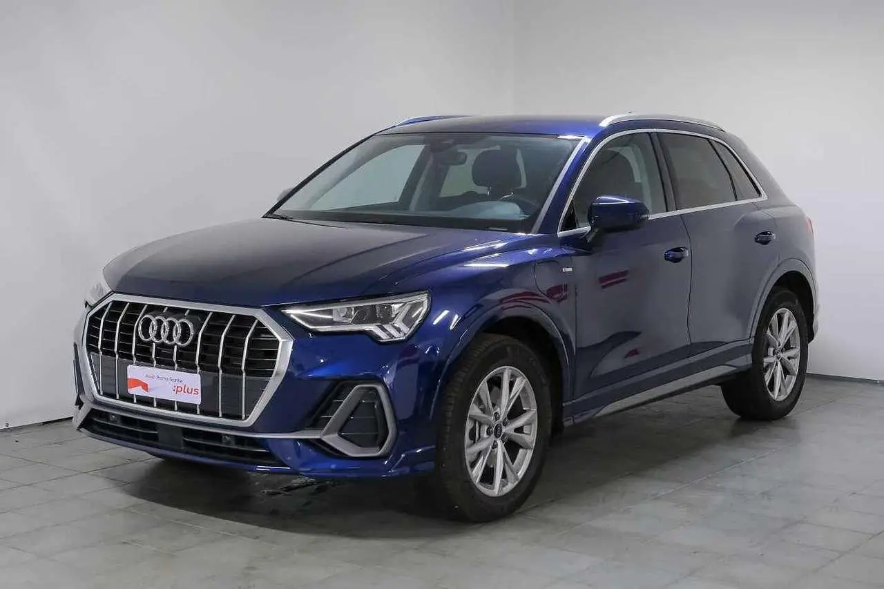 Photo 1 : Audi Q3 2024 Petrol