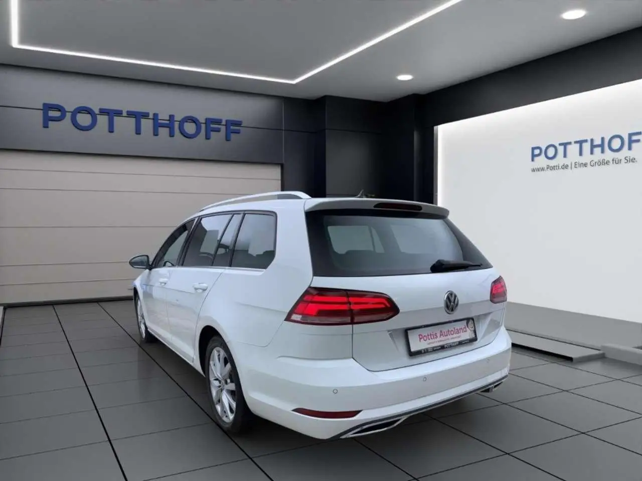 Photo 1 : Volkswagen Golf 2020 Petrol