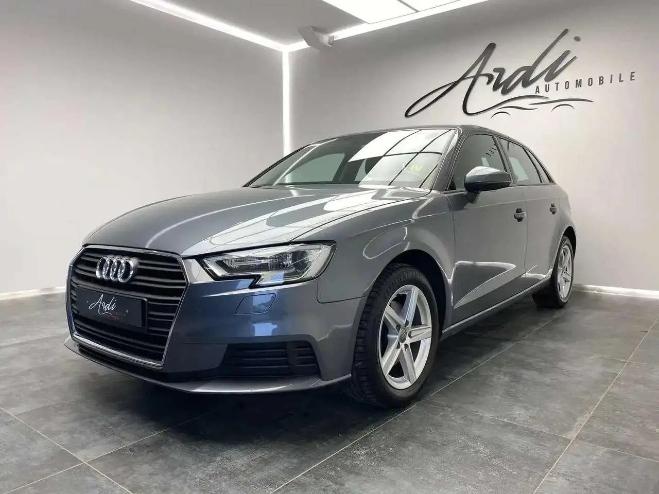 Photo 1 : Audi A3 2019 Petrol