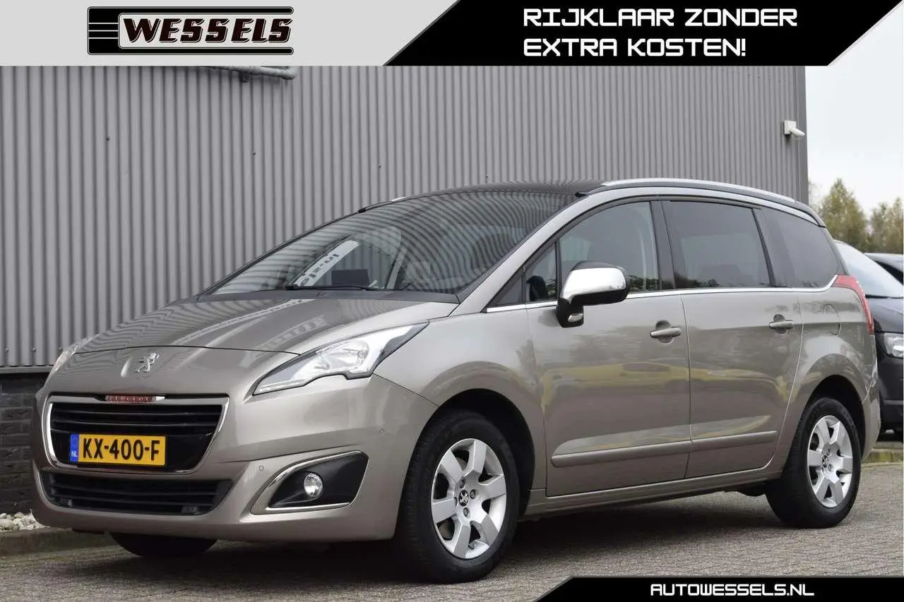 Photo 1 : Peugeot 5008 2015 Essence