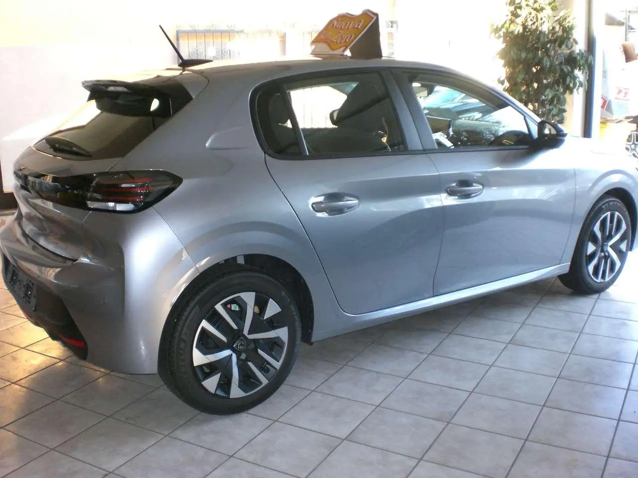 Photo 1 : Peugeot 208 2024 Petrol