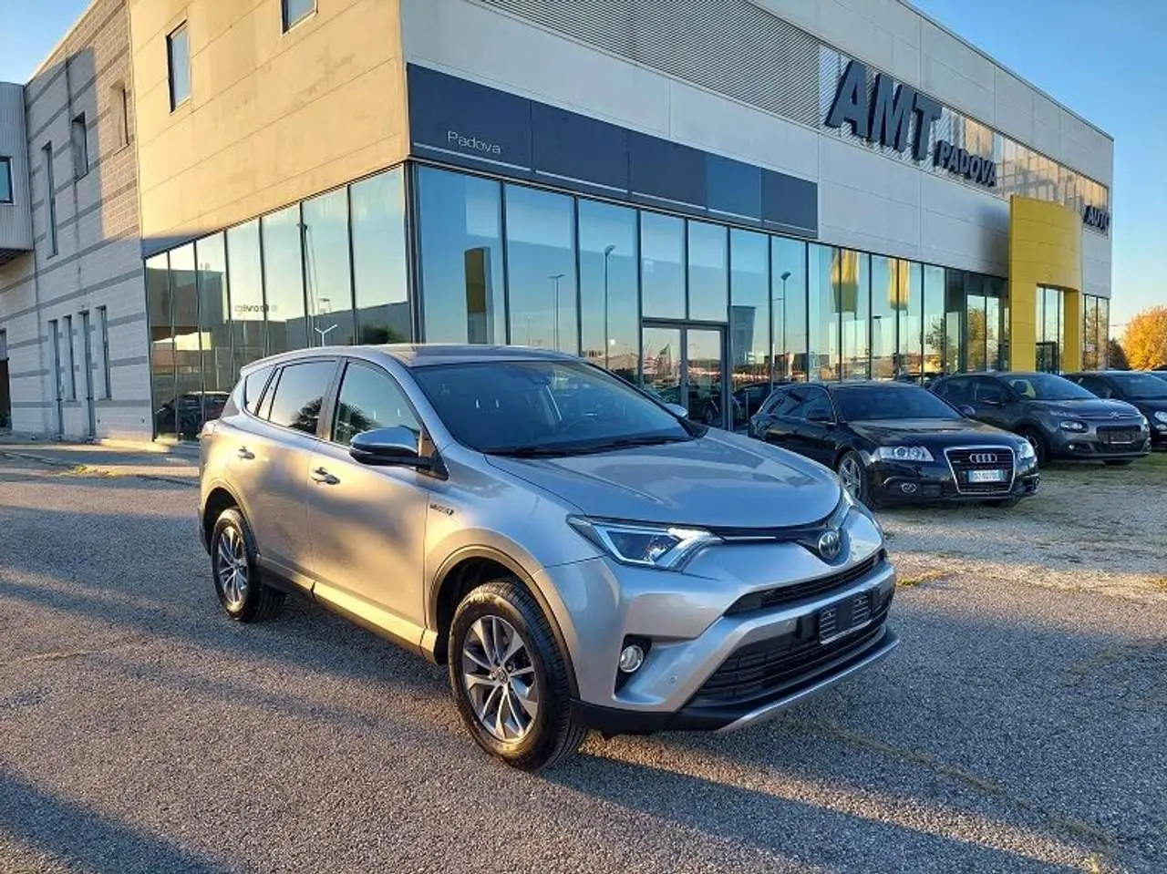 Photo 1 : Toyota Rav4 2018 Hybrid