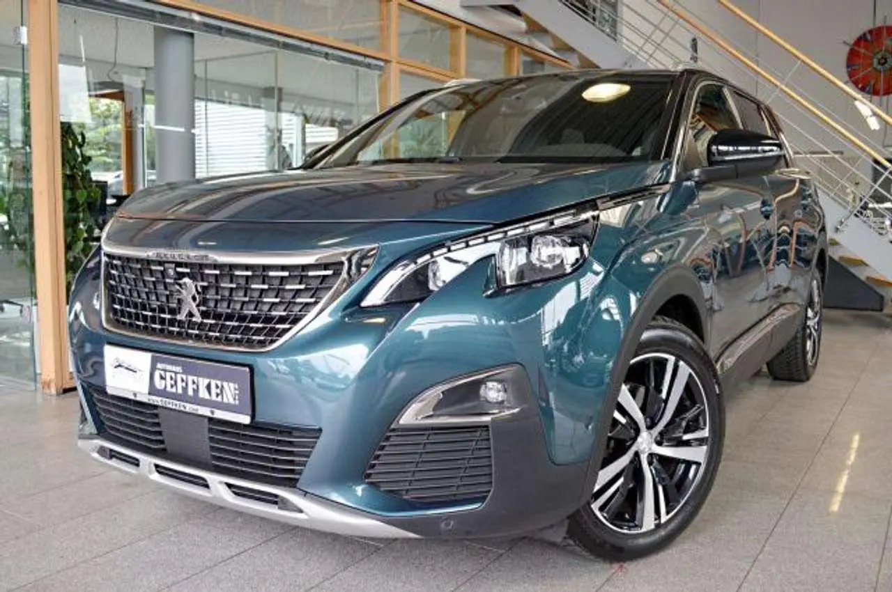 Photo 1 : Peugeot 5008 2019 Essence