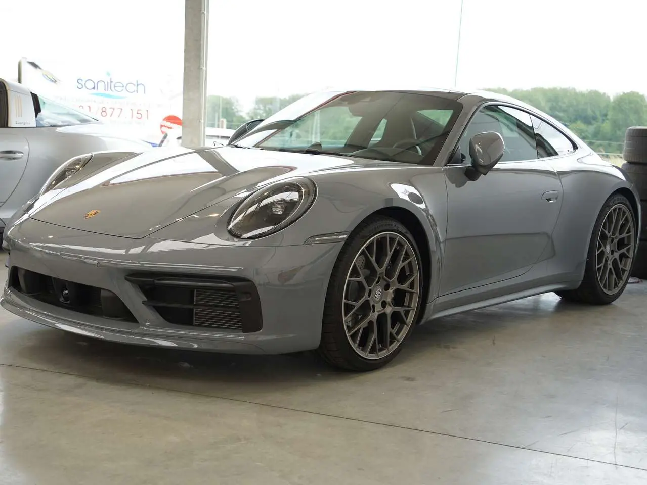 Photo 1 : Porsche 992 2023 Essence