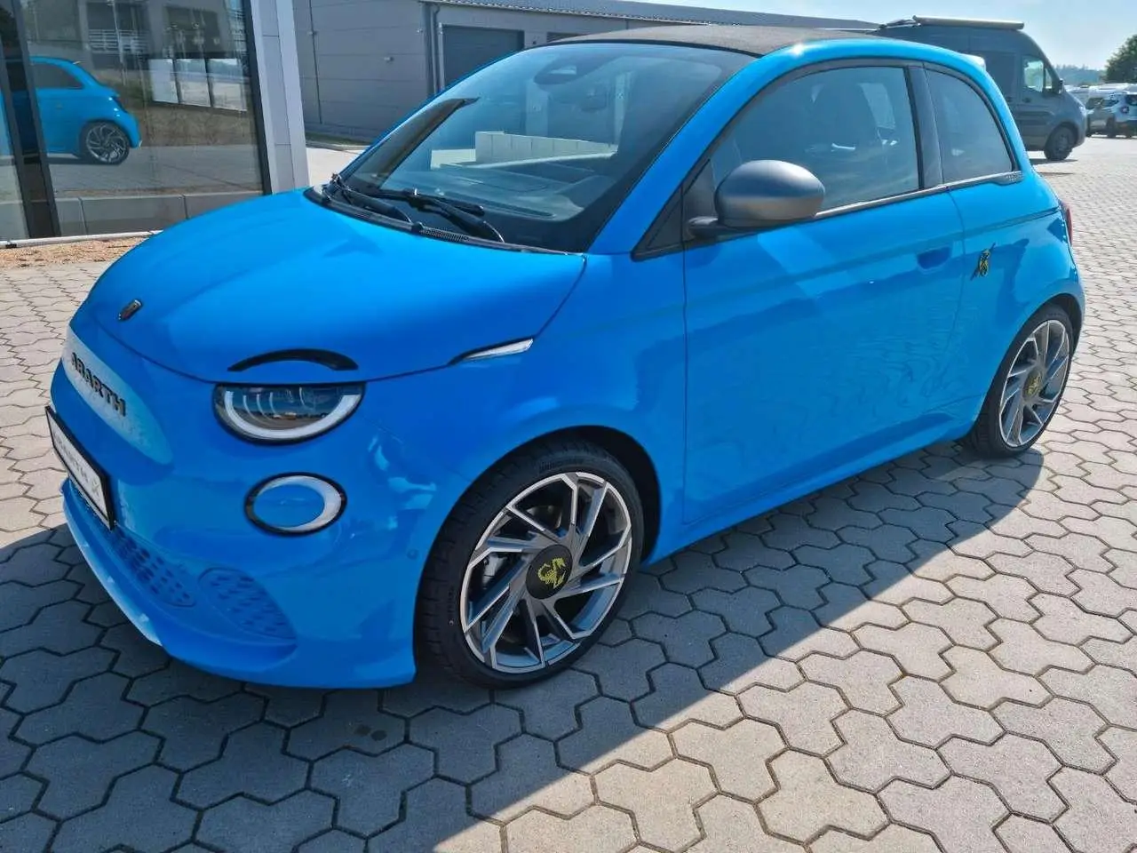 Photo 1 : Abarth 500 2024 Electric