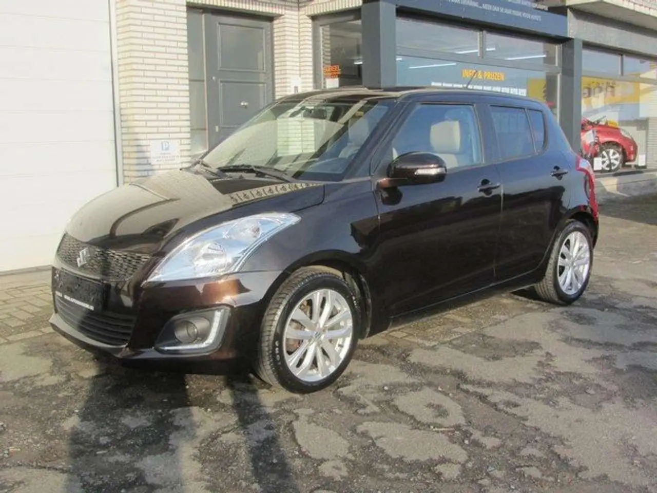 Photo 1 : Suzuki Swift 2015 Petrol