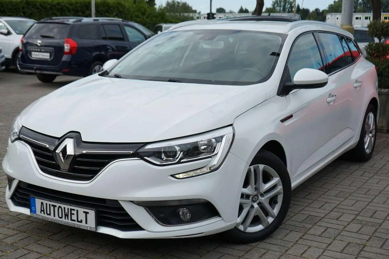 Photo 1 : Renault Megane 2017 Petrol