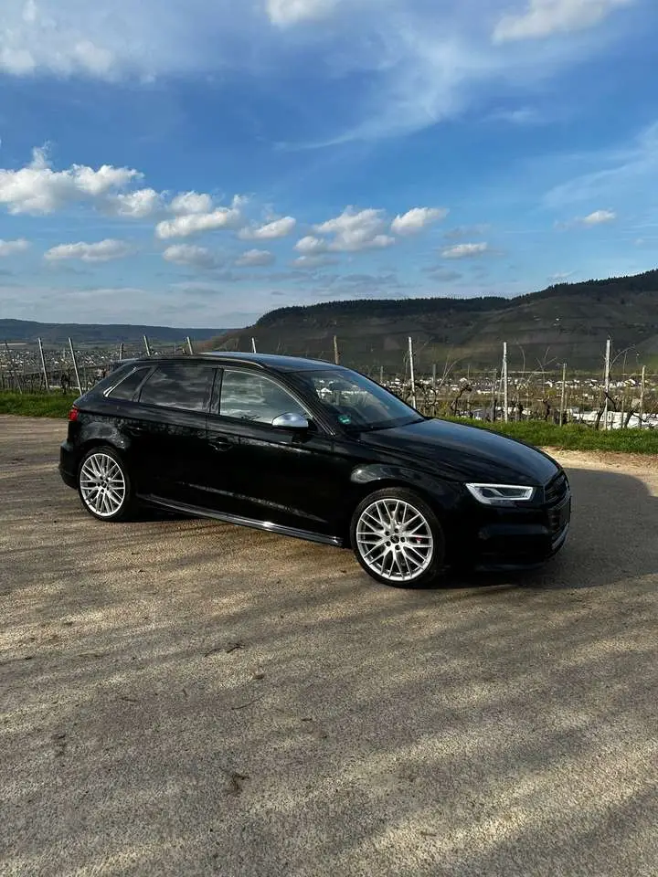 Photo 1 : Audi S3 2019 Petrol