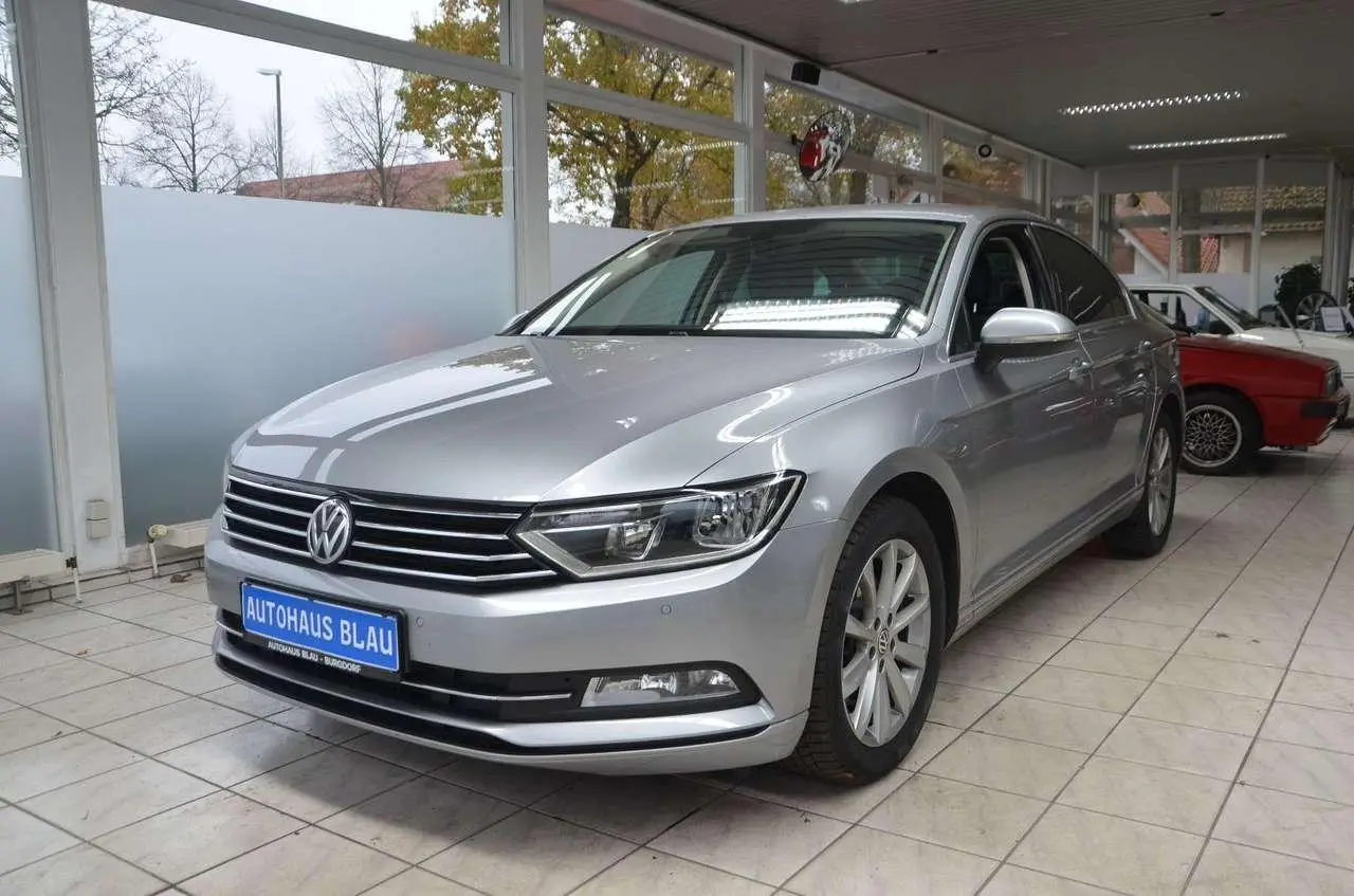 Photo 1 : Volkswagen Passat 2019 Petrol