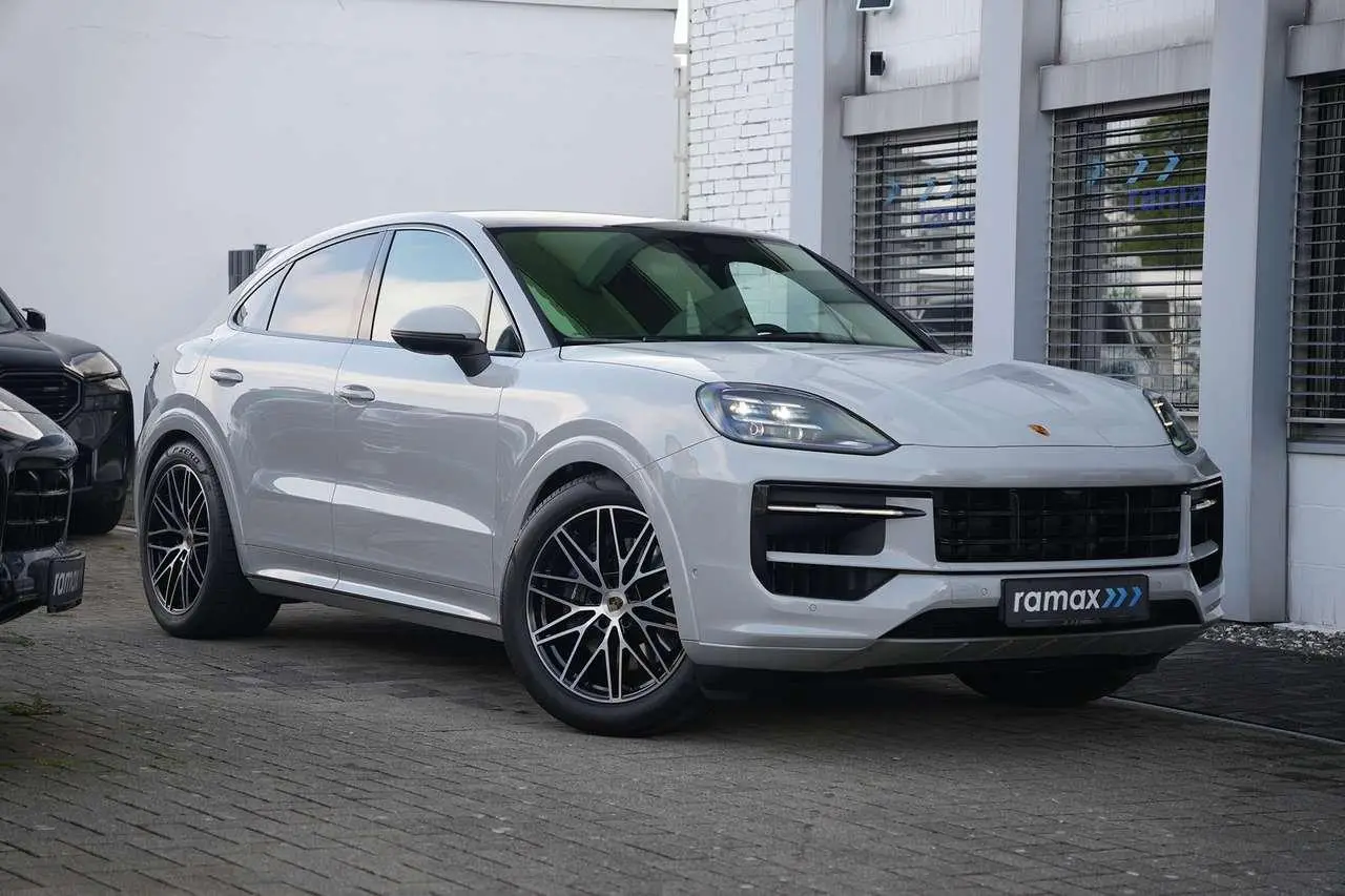 Photo 1 : Porsche Cayenne 2023 Hybrid