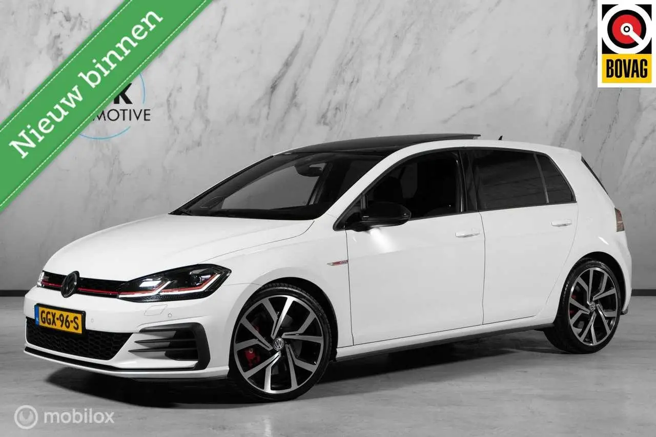 Photo 1 : Volkswagen Golf 2018 Petrol