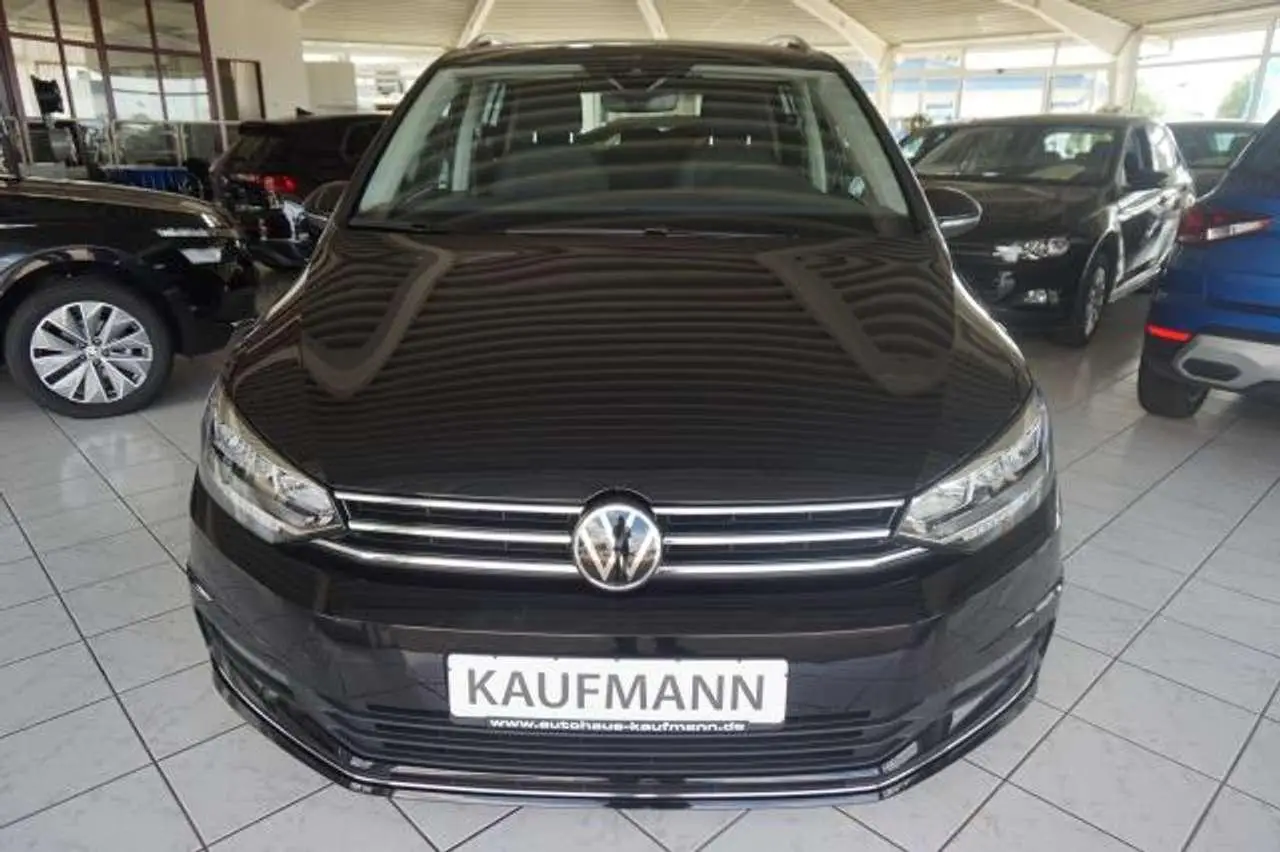 Photo 1 : Volkswagen Touran 2024 Essence