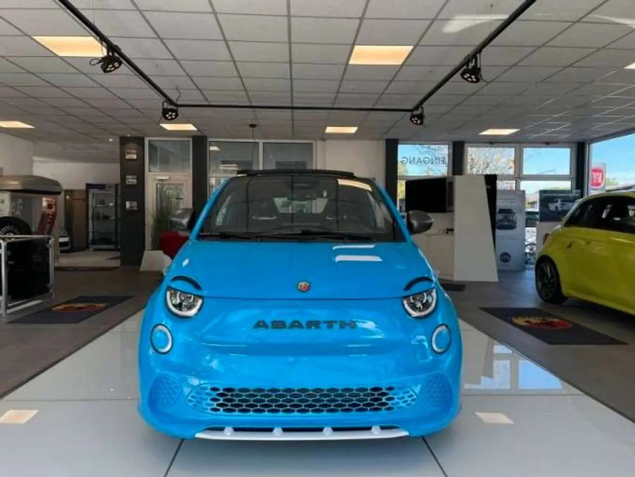 Photo 1 : Abarth 500 2024 Électrique