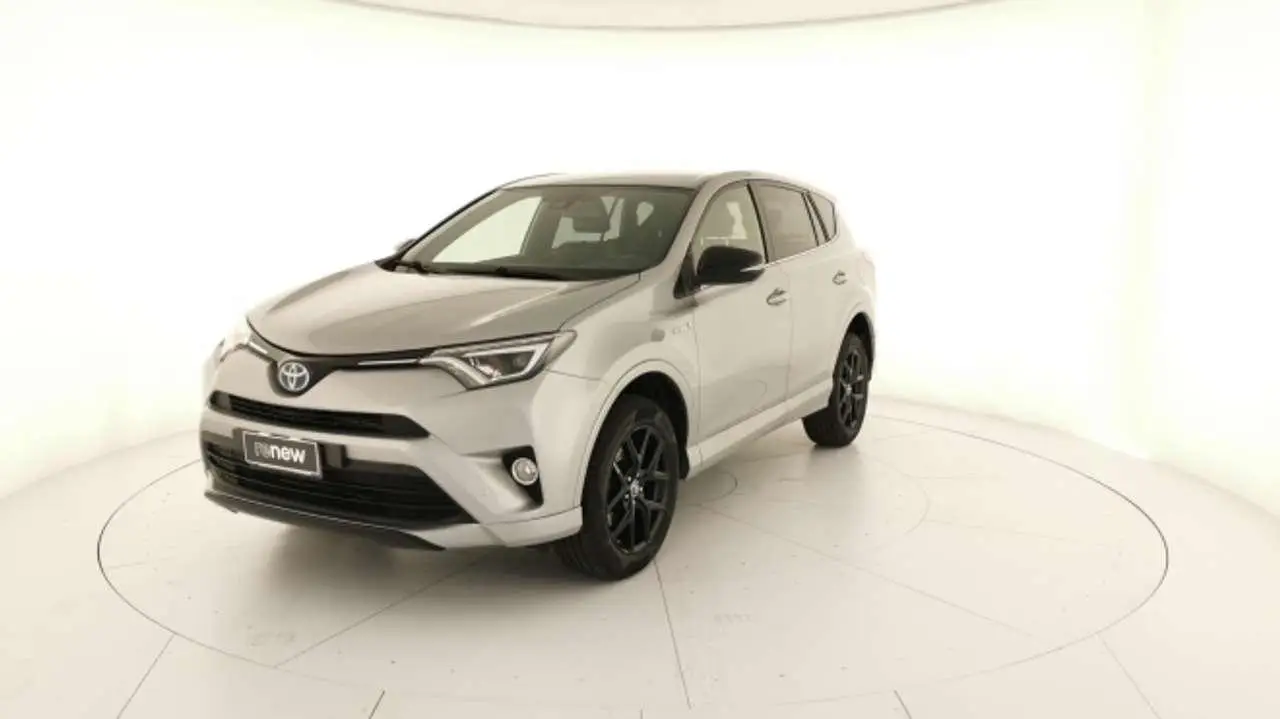 Photo 1 : Toyota Rav4 2017 Hybrid