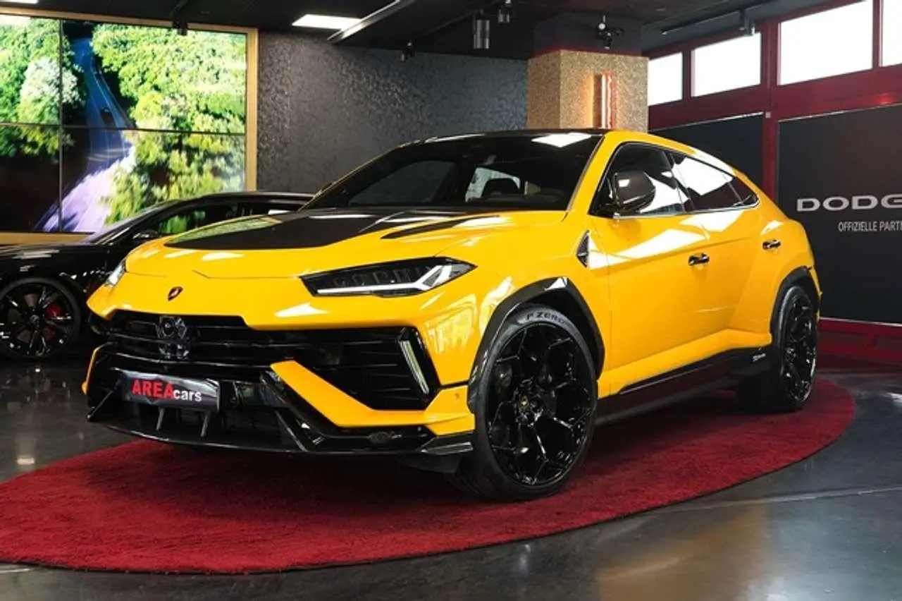 Photo 1 : Lamborghini Urus 2023 Petrol