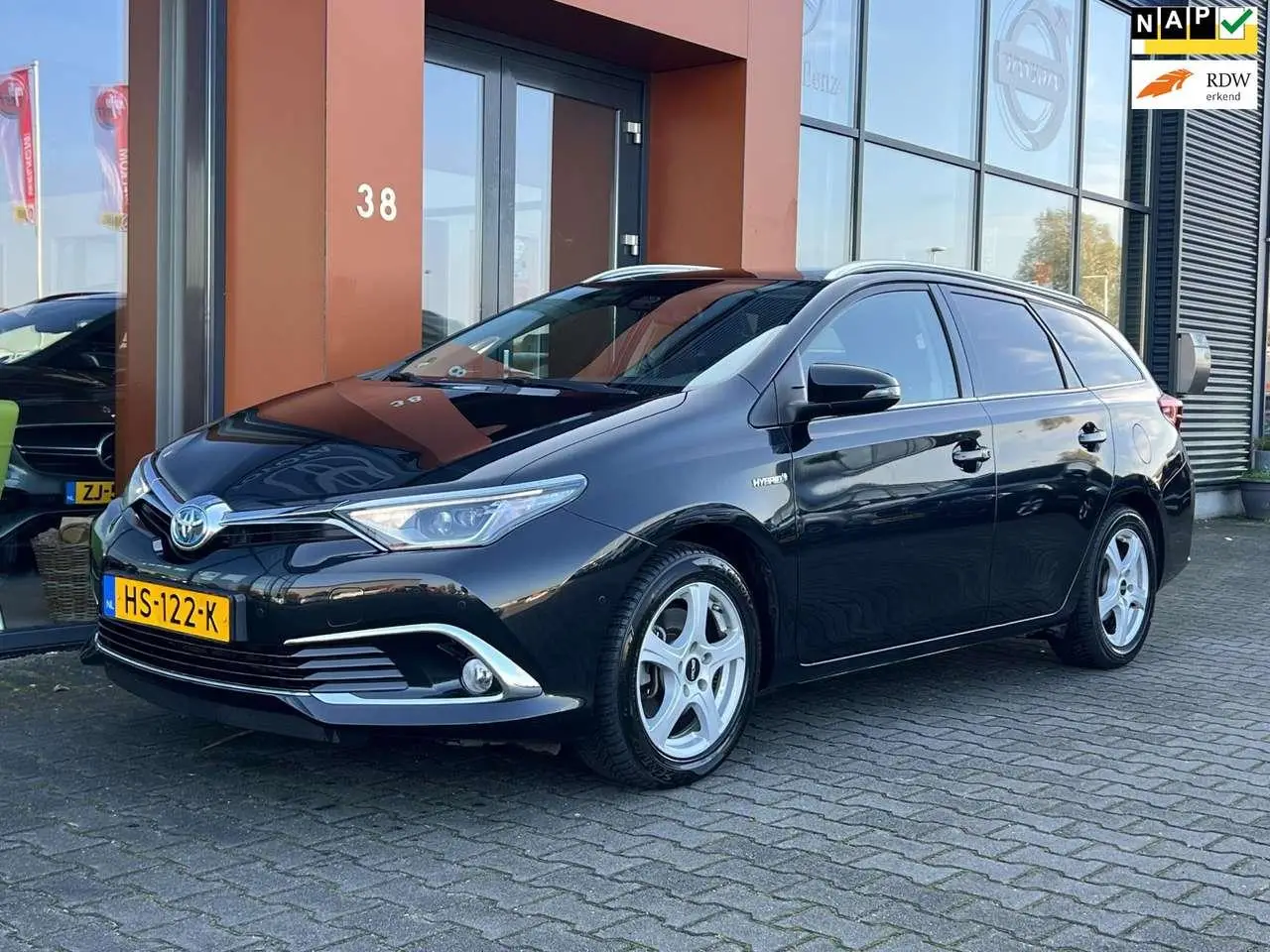 Photo 1 : Toyota Auris 2015 Hybrid