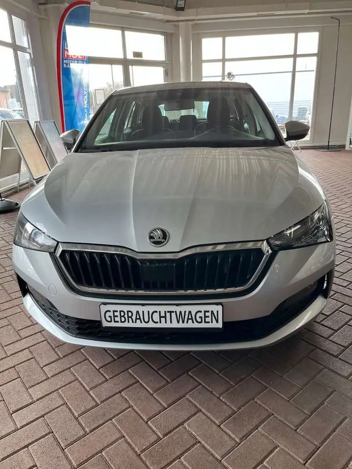 Photo 1 : Skoda Scala 2021 Petrol