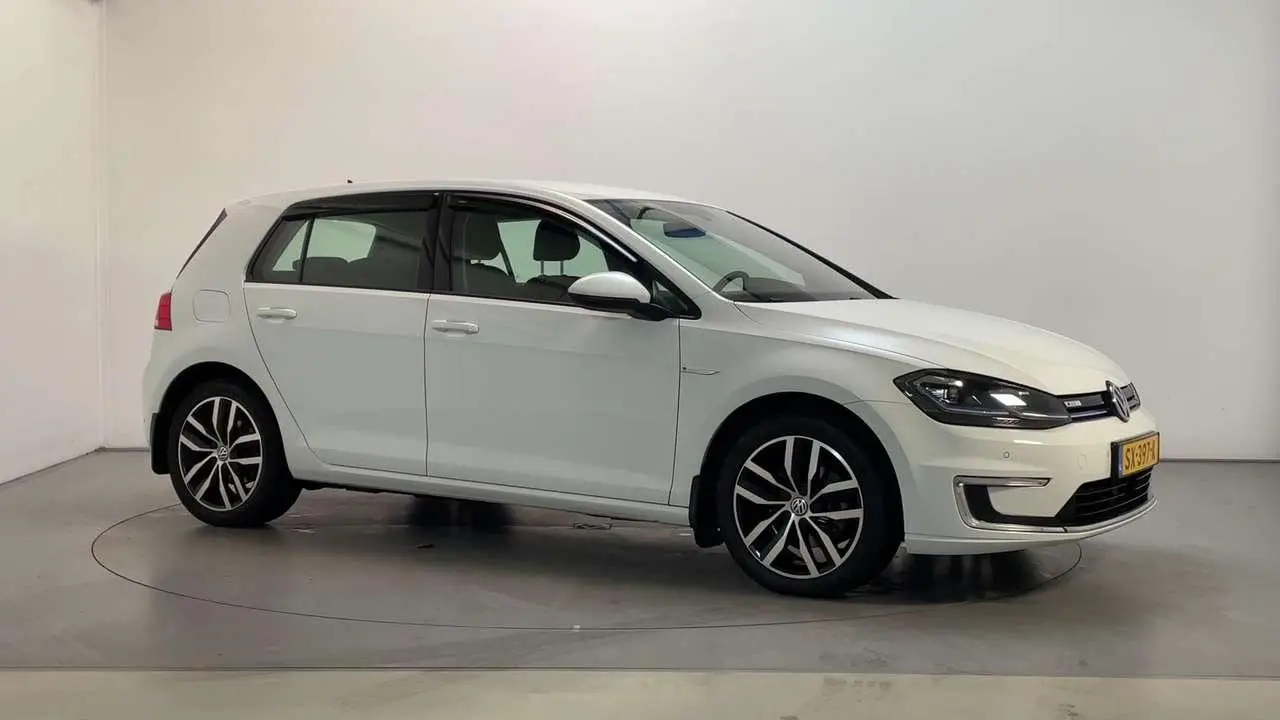 Photo 1 : Volkswagen Golf 2018 Electric