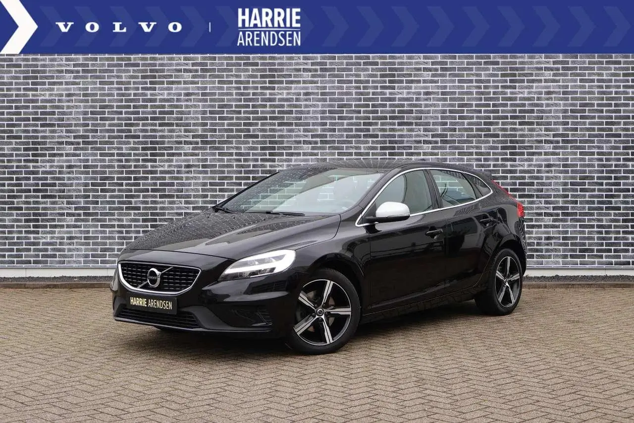 Photo 1 : Volvo V40 2018 Petrol